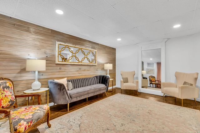 8 E 3rd Avenue, Mount Sterling, OH 43143