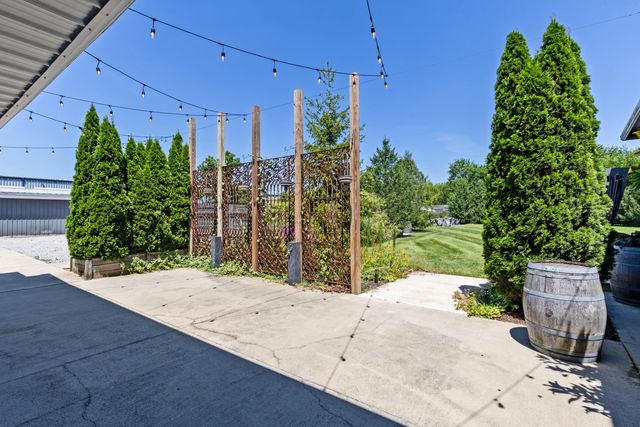 8 E 3rd Avenue, Mount Sterling, OH 43143