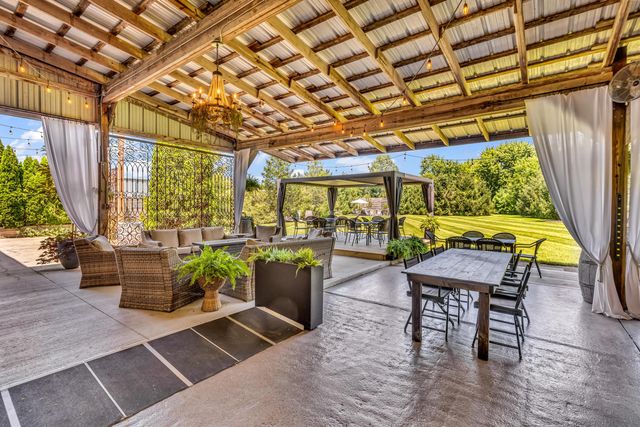 8 E 3rd Avenue, Mount Sterling, OH 43143