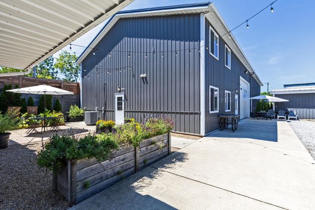 8 E 3rd Avenue, Mount Sterling, OH 43143