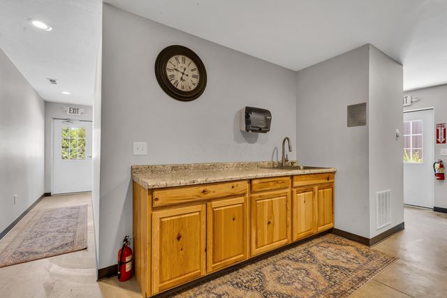 8 E 3rd Avenue, Mount Sterling, OH 43143