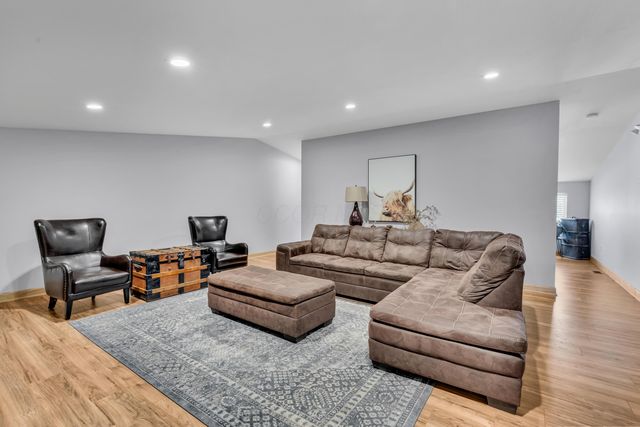 8 E 3rd Avenue, Mount Sterling, OH 43143