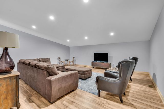 8 E 3rd Avenue, Mount Sterling, OH 43143