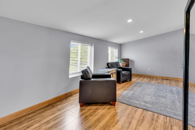 8 E 3rd Avenue, Mount Sterling, OH 43143