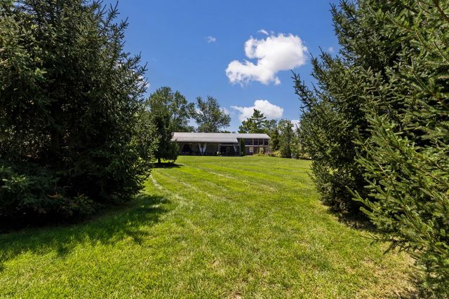 8 E 3rd Avenue, Mount Sterling, OH 43143