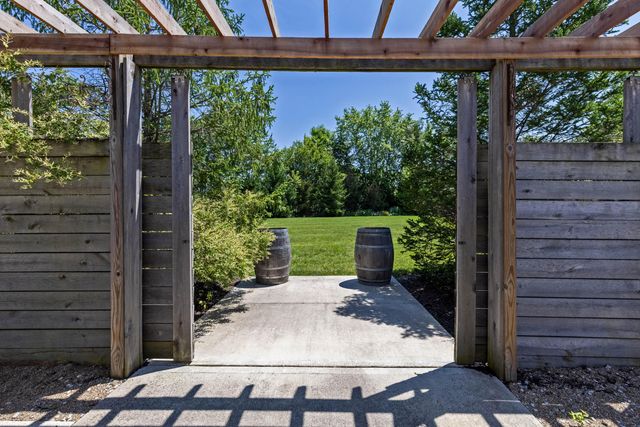 8 E 3rd Avenue, Mount Sterling, OH 43143