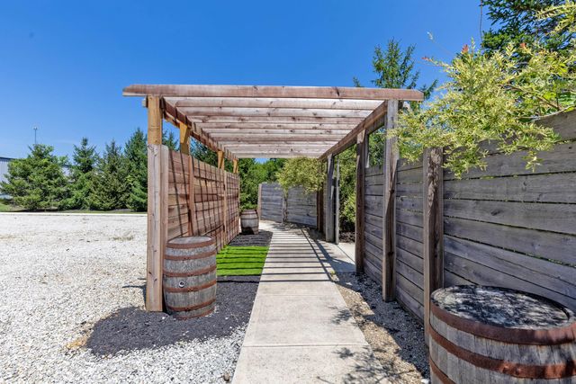 8 E 3rd Avenue, Mount Sterling, OH 43143