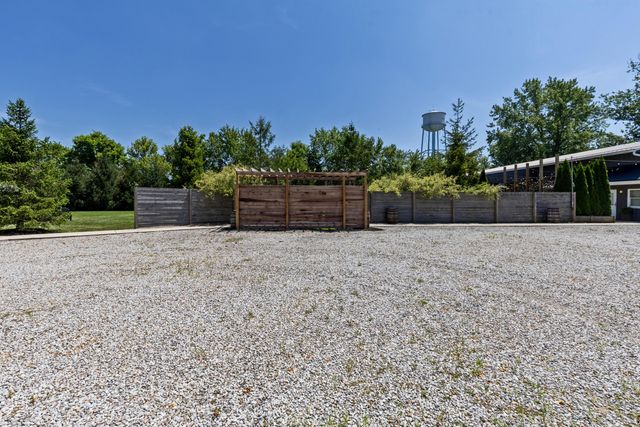 8 E 3rd Avenue, Mount Sterling, OH 43143