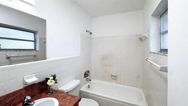 1522 NE 34th Ct 12, Oakland Park, FL 33334