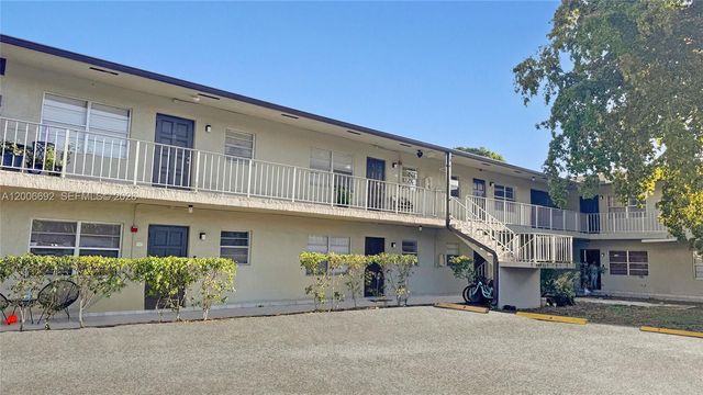 1522 NE 34th Ct 12, Oakland Park, FL 33334