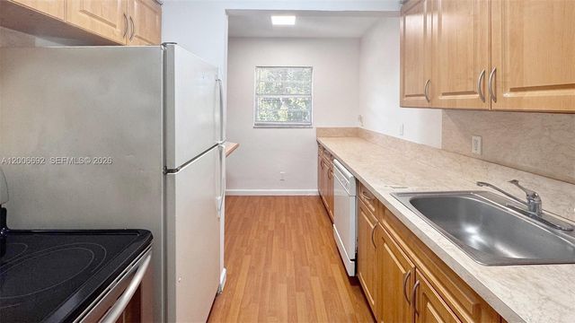 1522 NE 34th Ct 12, Oakland Park, FL 33334