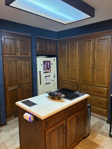 106 W 4th Street, Bicknell, IN 47512