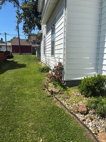 106 W 4th Street, Bicknell, IN 47512