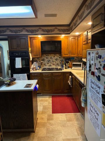 106 W 4th Street, Bicknell, IN 47512