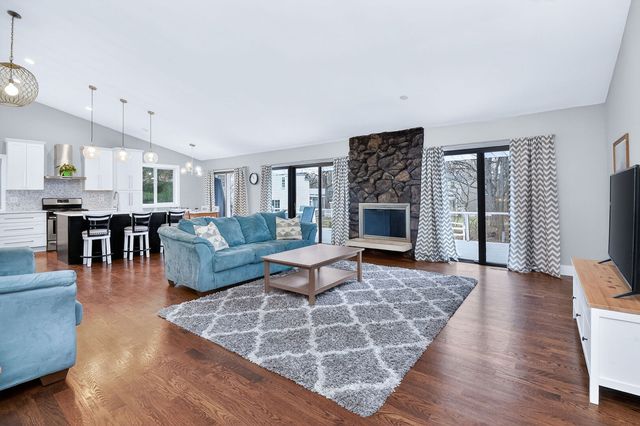 1919 Coach Drive, Naperville, IL 60565