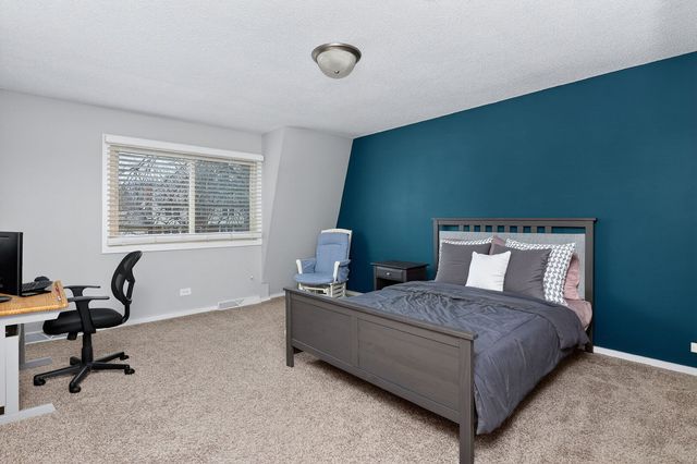 1919 Coach Drive, Naperville, IL 60565