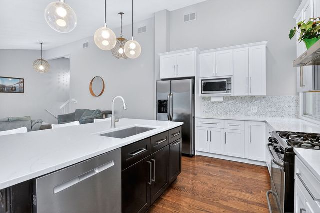 1919 Coach Drive, Naperville, IL 60565