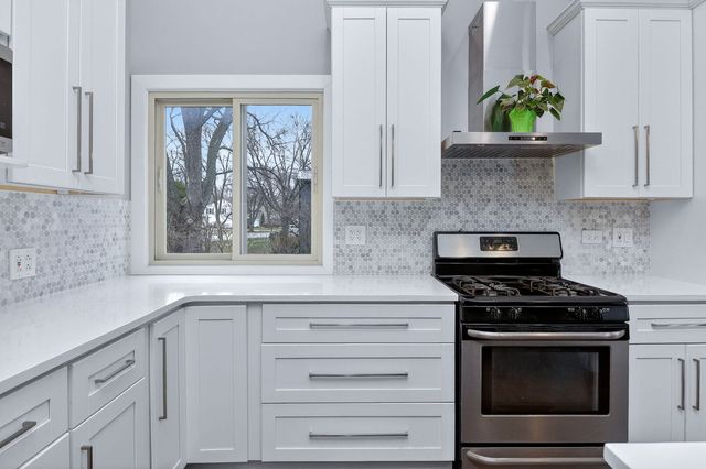 1919 Coach Drive, Naperville, IL 60565