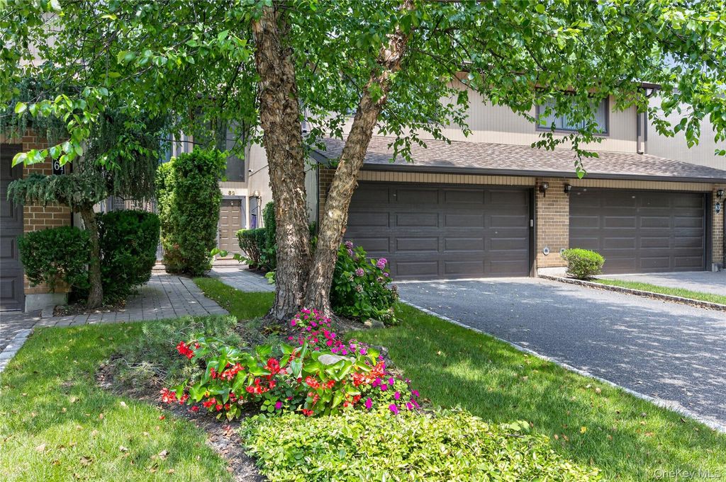 62 Wimbledon Drive, Roslyn, NY 11576 — exterior