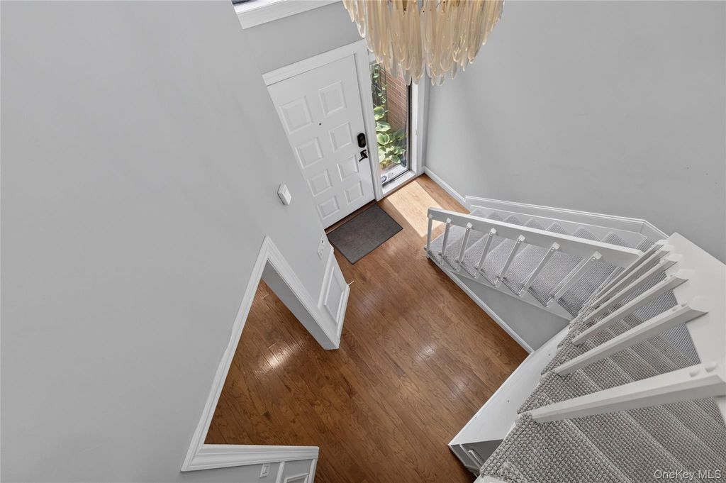 62 Wimbledon Drive, Roslyn, NY 11576 — photo 4