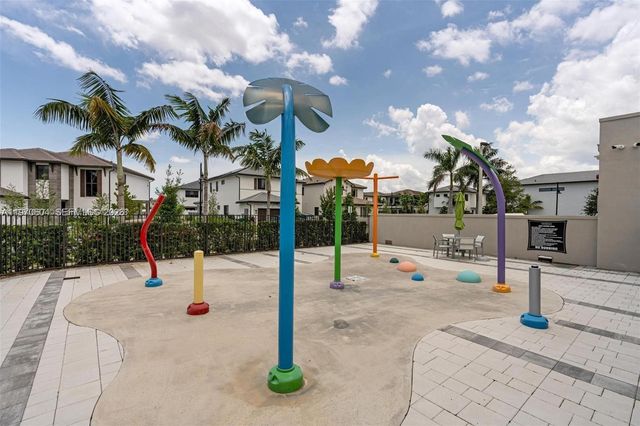 4745 NW 84th Ct 18, Doral, FL 33166