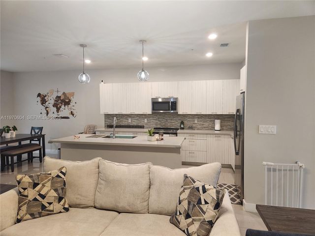 4745 NW 84th Ct 18, Doral, FL 33166