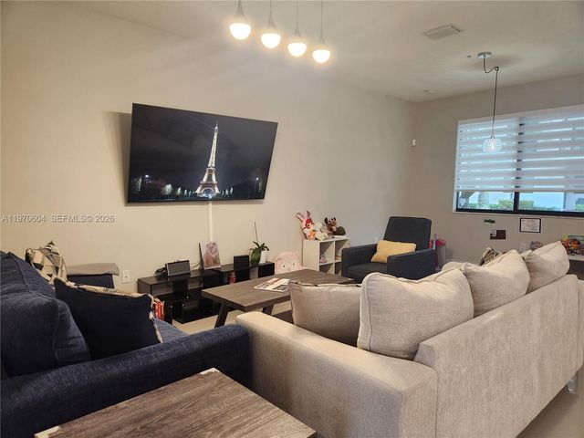 4745 NW 84th Ct 18, Doral, FL 33166