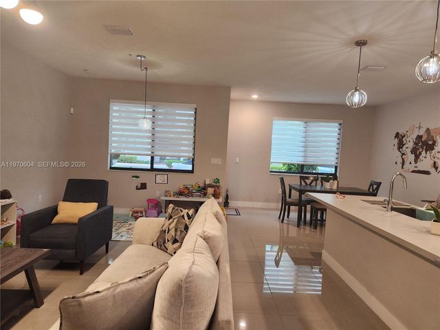 4745 NW 84th Ct 18, Doral, FL 33166