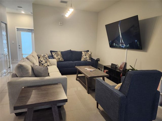 4745 NW 84th Ct 18, Doral, FL 33166