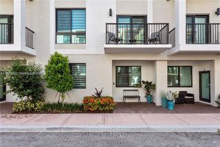 4745 NW 84th Ct 18, Doral, FL 33166