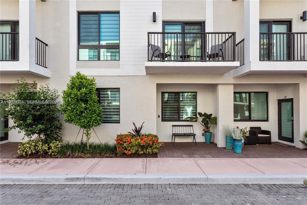 4745 NW 84th Ct 18, Doral, FL 33166