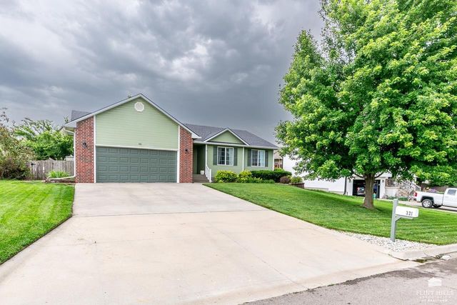 321 Highland Ridge Drive, Manhattan, KS 66503