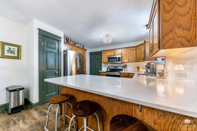 321 Highland Ridge Drive, Manhattan, KS 66503