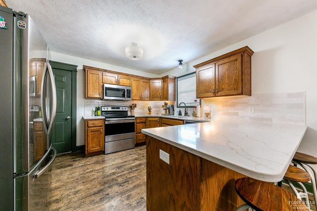 321 Highland Ridge Drive, Manhattan, KS 66503