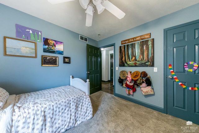 321 Highland Ridge Drive, Manhattan, KS 66503