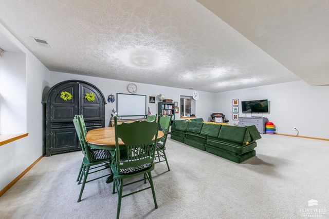 321 Highland Ridge Drive, Manhattan, KS 66503