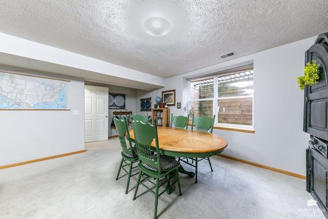 321 Highland Ridge Drive, Manhattan, KS 66503