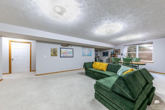 321 Highland Ridge Drive, Manhattan, KS 66503