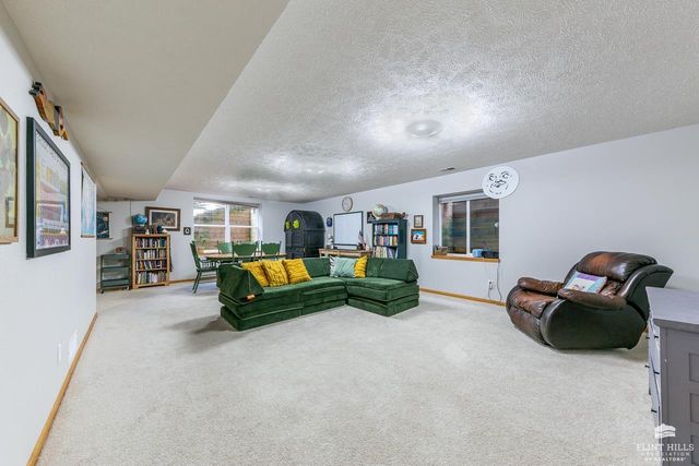 321 Highland Ridge Drive, Manhattan, KS 66503