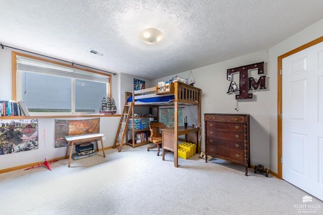 321 Highland Ridge Drive, Manhattan, KS 66503