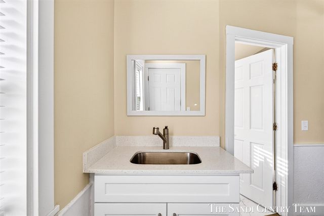 209 Clinton Avenue, Grand Haven, MI 49417