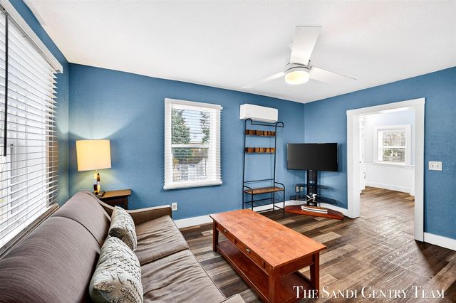 209 Clinton Avenue, Grand Haven, MI 49417