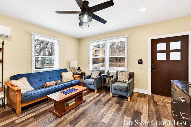 209 Clinton Avenue, Grand Haven, MI 49417