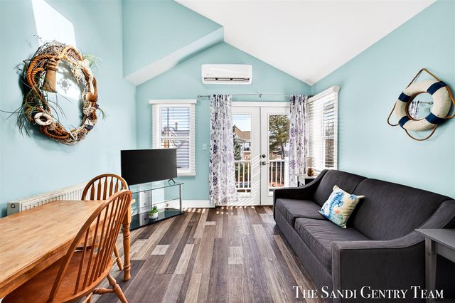 209 Clinton Avenue, Grand Haven, MI 49417