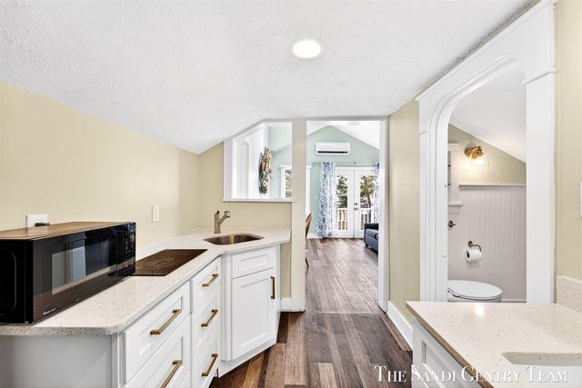 209 Clinton Avenue, Grand Haven, MI 49417