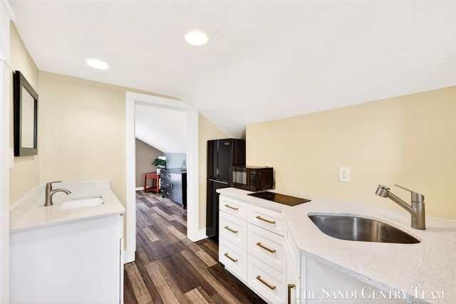 209 Clinton Avenue, Grand Haven, MI 49417