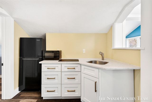 209 Clinton Avenue, Grand Haven, MI 49417