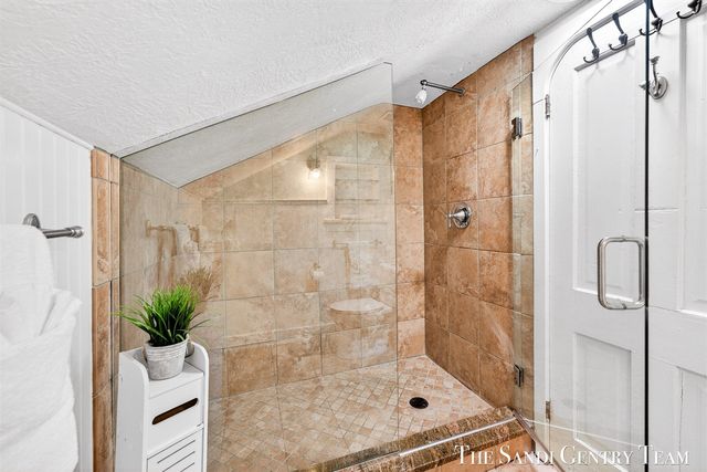 209 Clinton Avenue, Grand Haven, MI 49417