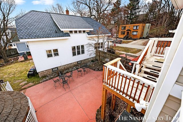 209 Clinton Avenue, Grand Haven, MI 49417