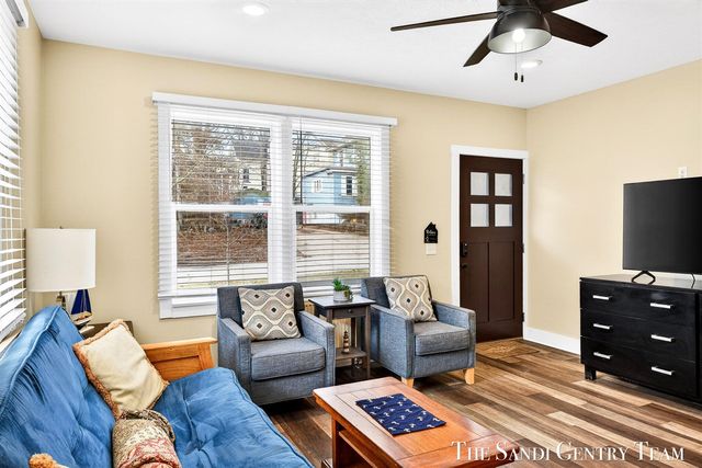 209 Clinton Avenue, Grand Haven, MI 49417